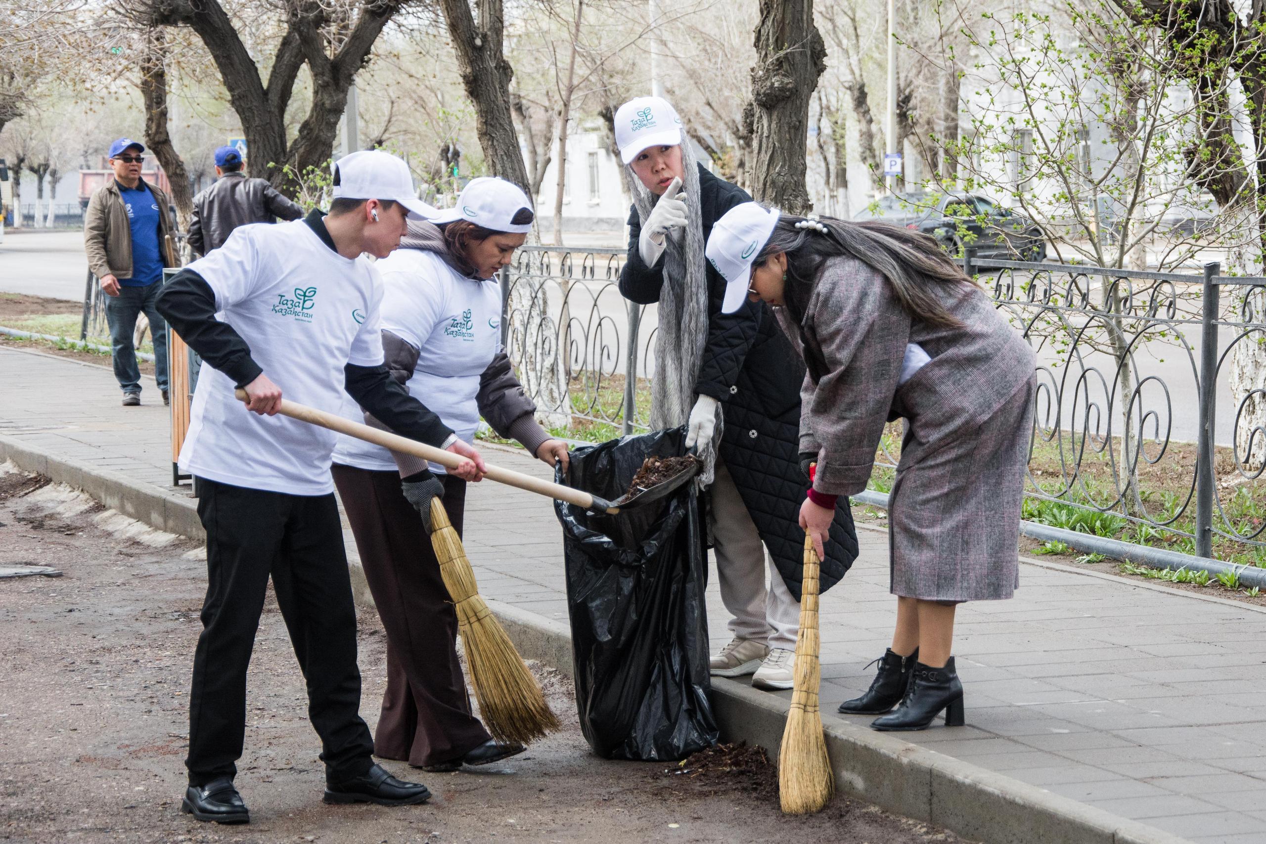 Более 90 тонн мусора убрали в Жезказгане и Сатпаеве