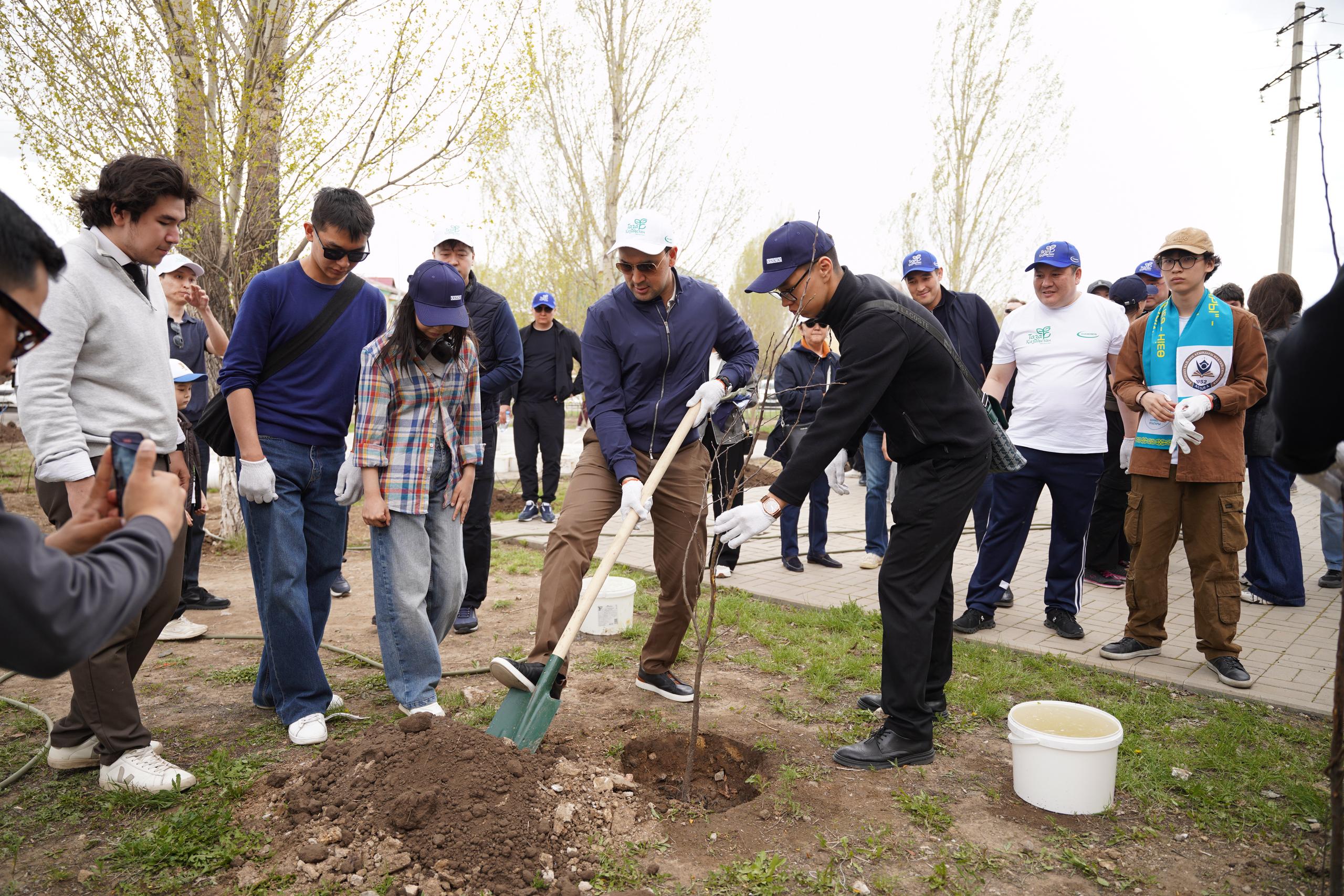 Қазақмыс 300-ден астам ағаш отырғызып, өңірлерде экологиялық акция өткізді