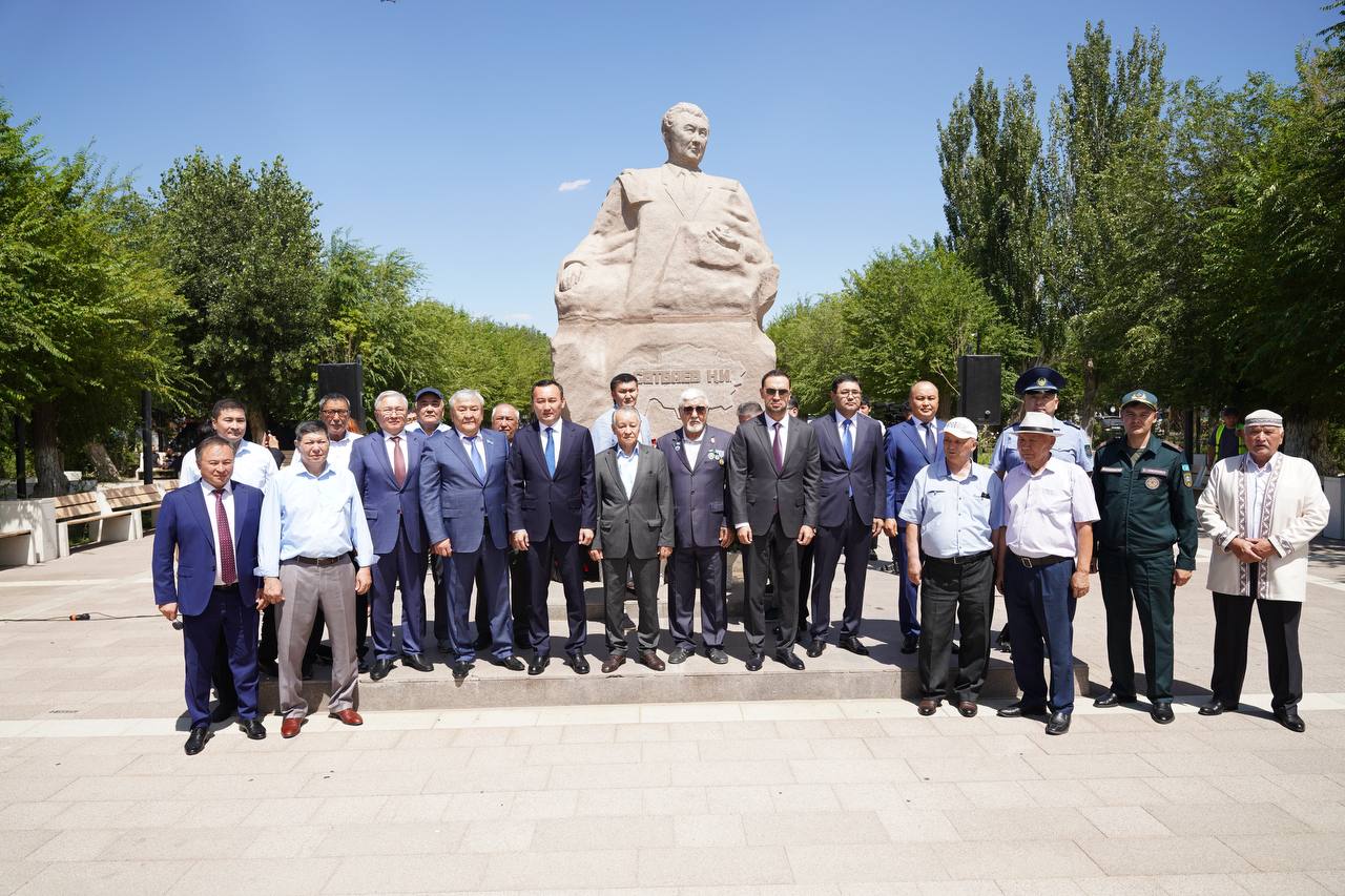 Жезқазғанда Металлург күні қарсаңында Қаныш Сәтбаевтың рухына тағзым етілді