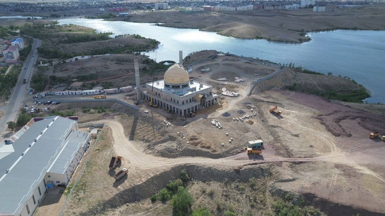 При поддержке Казахмыса в Жезказгане продолжается строительство областной мечети на 3000 мест