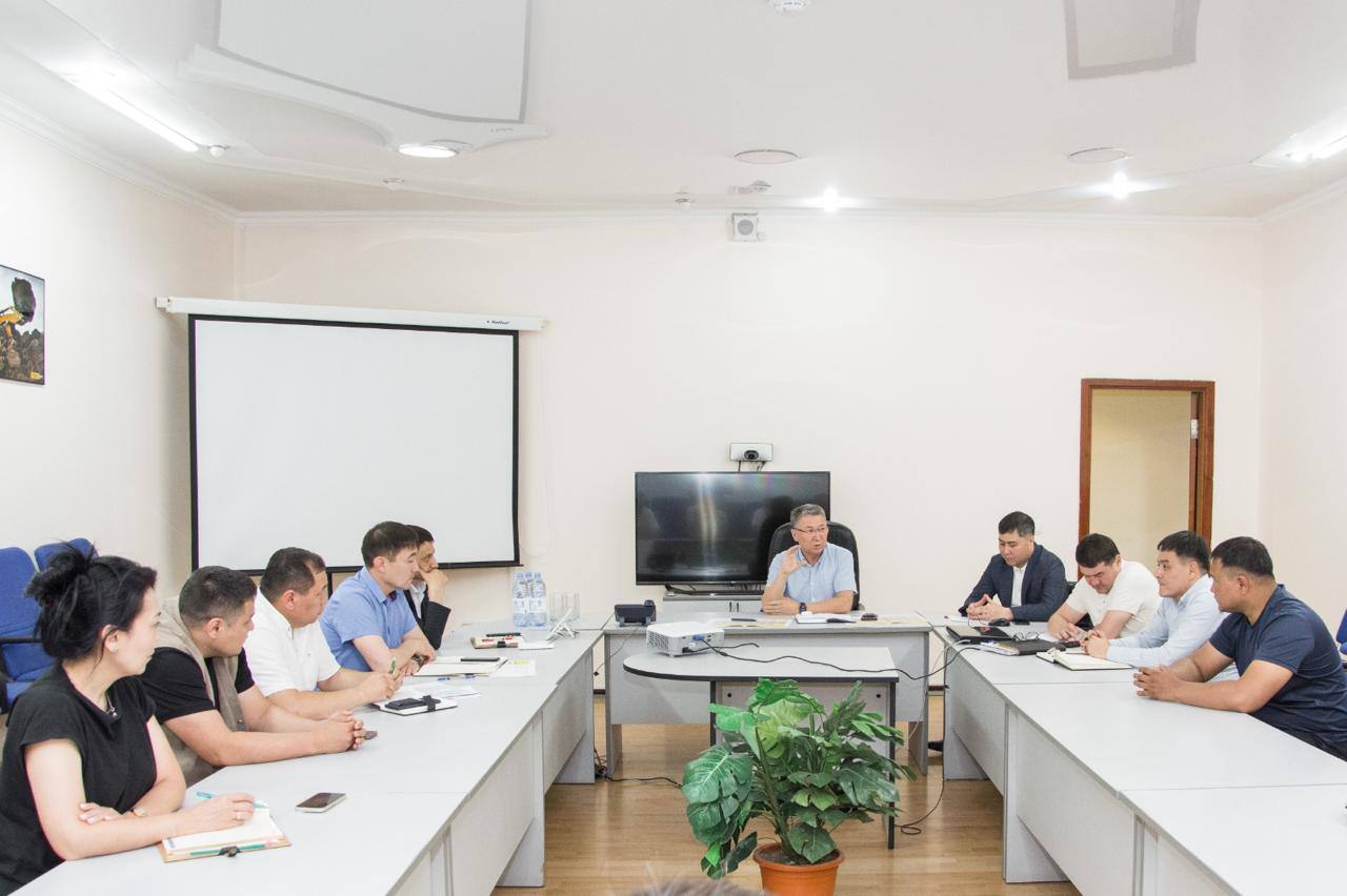 Қазақмыста басшылықтың бригадирлермен тұрақты кездесуі қайта жанданды